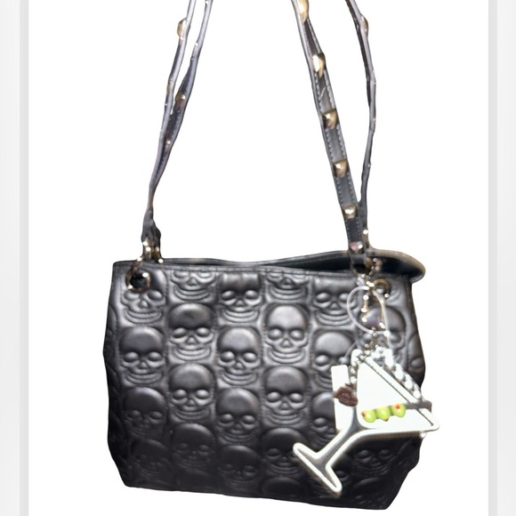 BETSEY JOHNSON BLACK SKULL DOUBLE HANDLE TOTE W/ RHINESTONE MARTINI PURSE CHARM - Picture 2 of 14
